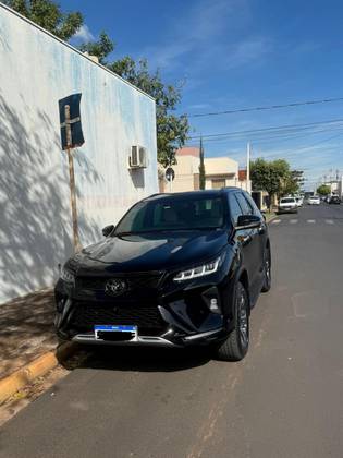 TOYOTA HILUX SW4 2.8 D-4D TURBO DIESEL DIAMOND 7L 4X4 AUTOMÁTICO